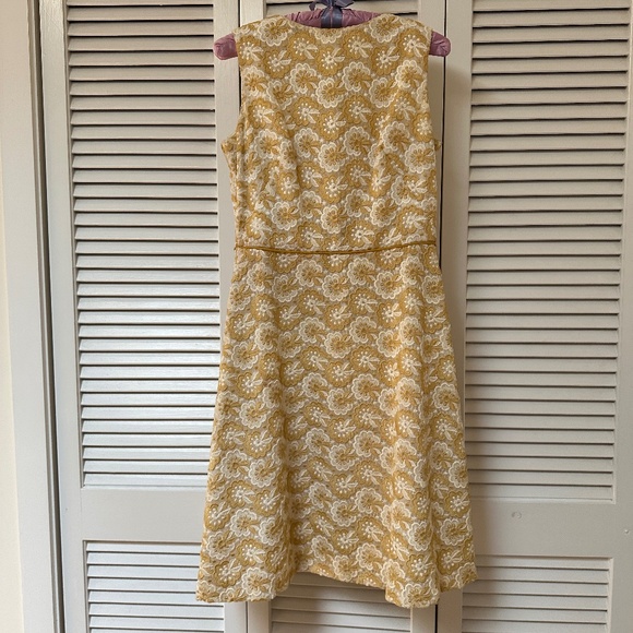 Vintage Dresses & Skirts - Vintage 1960s Fit & Flare Sleeveless Lace Dress Gold White Fully Lined